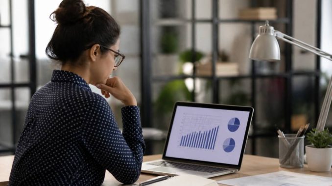 Comment préparer sa stratégie de contenu B2B pour être visible dans les réponses des IA génératives en 2026 ?